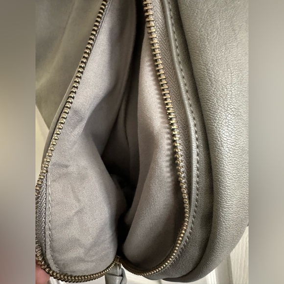 Bueno Goatskin PVC Gray Crossbody Handbag - Adjustable Shoulder Strap EUC - Picture 6 of 7